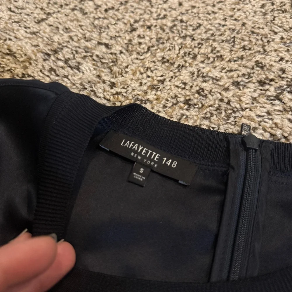 Lafayette 148 New York 100% Silk Blouse Black Back Zipper Closure Womens Small - Picture 8 of 9
